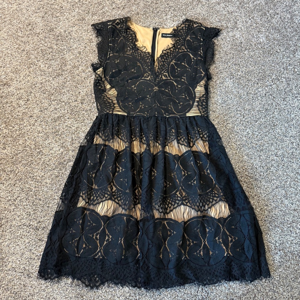 Blu Pepper Black Lace Sheath Dress Nude Lined V Neck Cap Sleeve Size Small